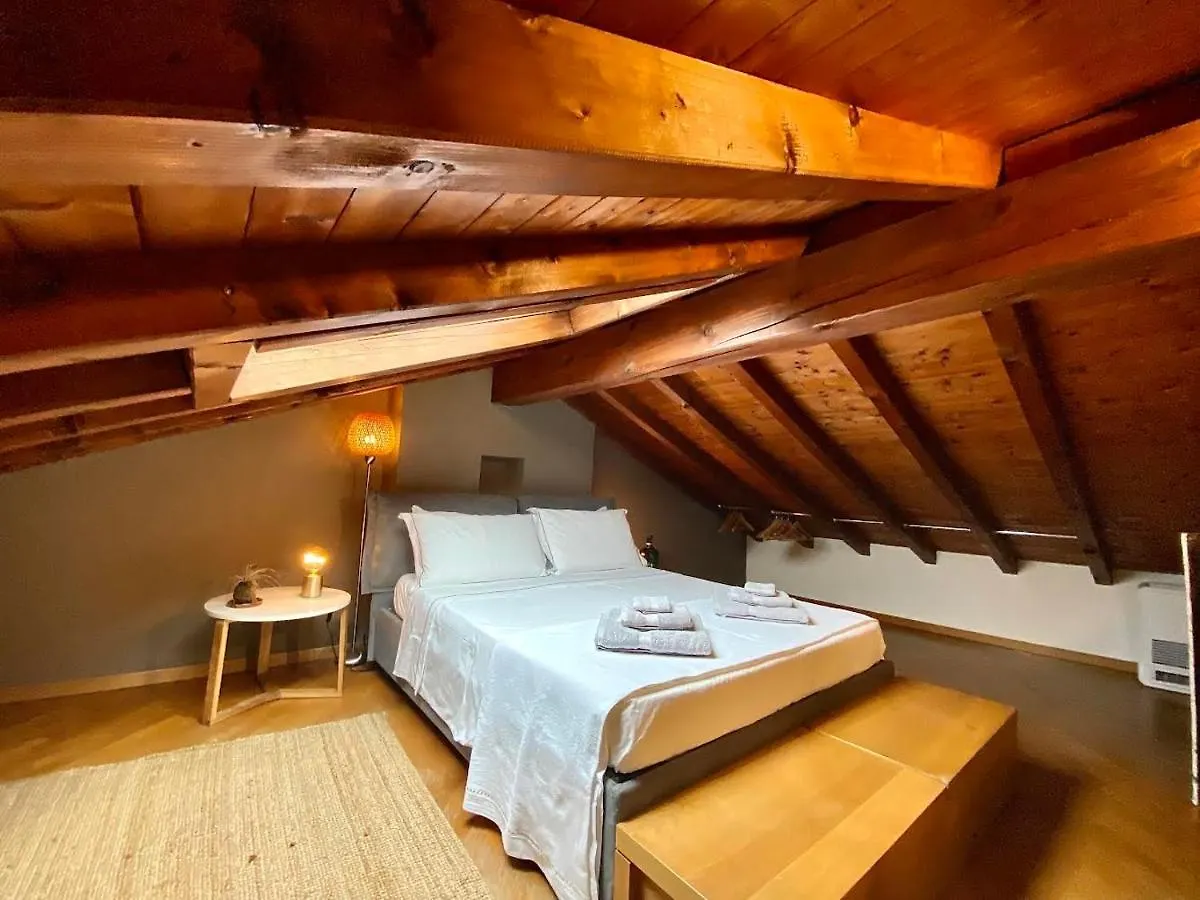 Piccolo Rifugio Con Parcheggio Privato Gratuito contacts